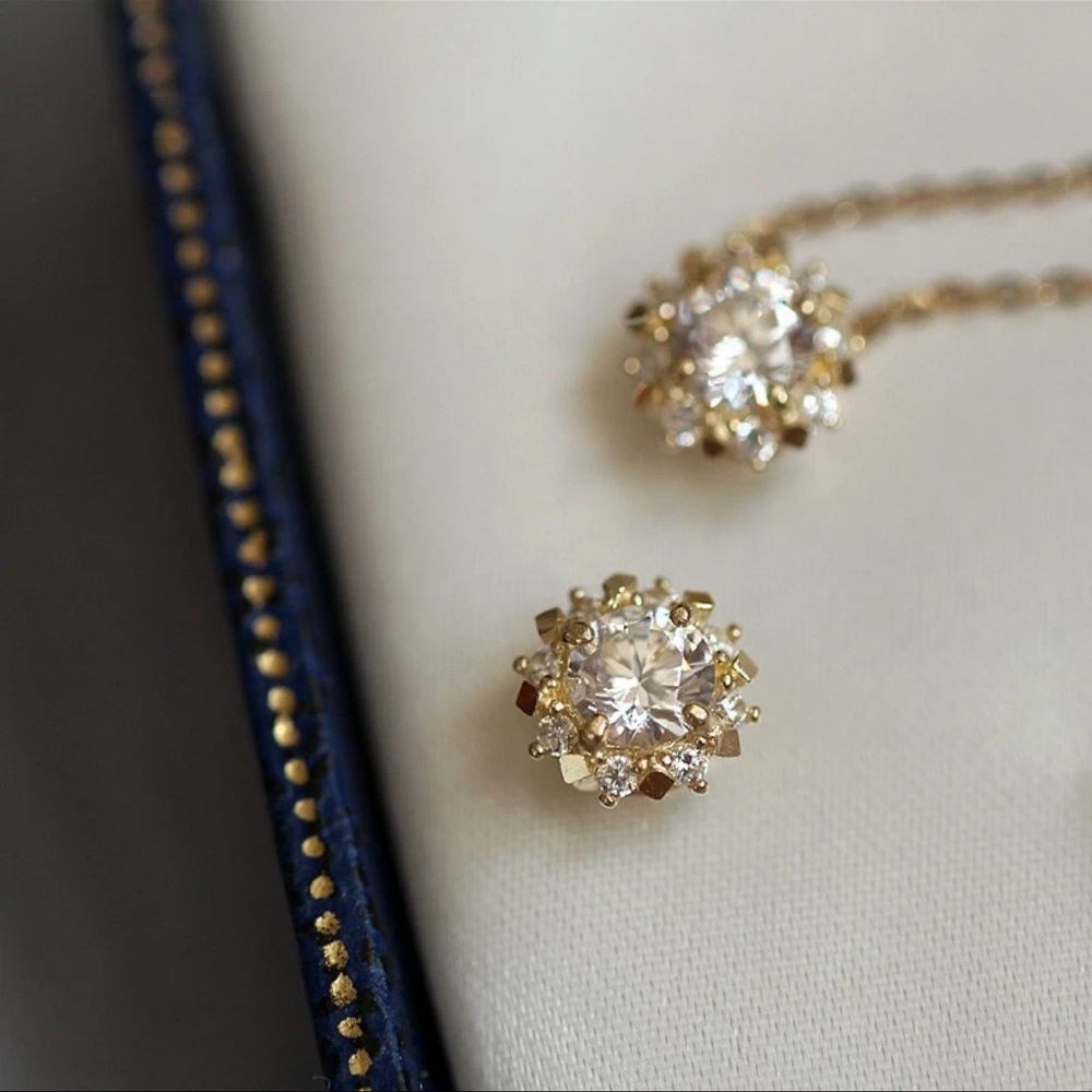 Dainty solid white gol AU375 minimalist necklace